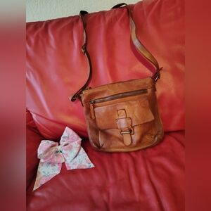 Elegant Tan Leather Crossbody Bag